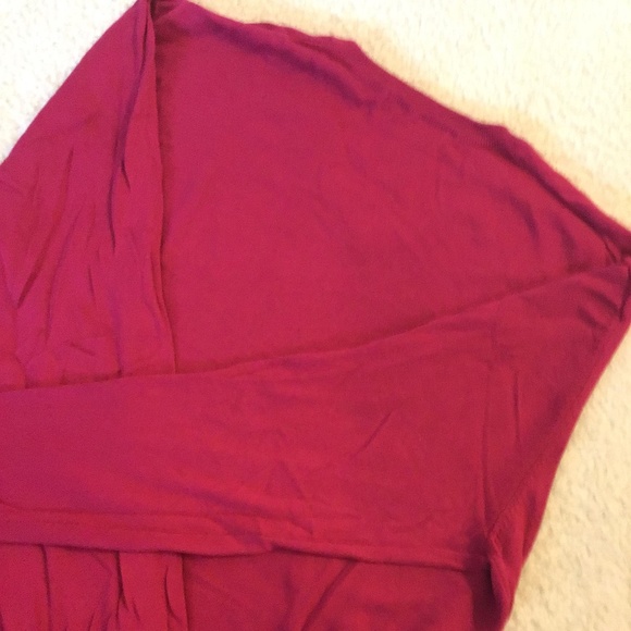 OLD NAVY LONG SLEEVE LIGHTWEIGHT V-NECK PULLOVER - Picture 5 of 9